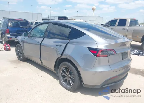 2025 Tesla Model Y Long Range Dual Motor All-Wheel Drive z USA, uszkodzony, nr VIN 7SAYGDED7SA357679